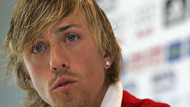 Гути играеше в годините, когато все още нямаше футболисти, сменящи прическата си за всеки следващ мач. Тогава той минаваше за екстремно суетен, но днес може би щеше да бъде просто един от многото в това отношение