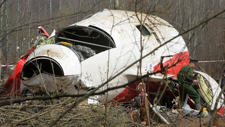 Остатъци от пилотската кабина на катастрофиралия край Смоленск самолет на полския президент Качински