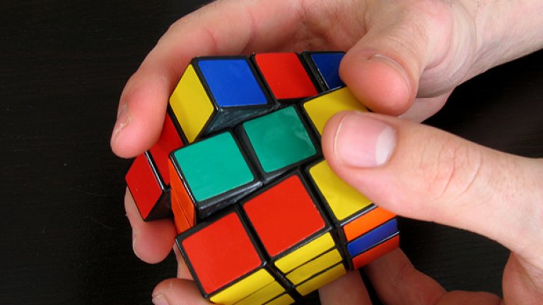 Отличителната черта на куба е лесният начин, по който квадратчетата се движат помежду си, както и по всичките шест страни.