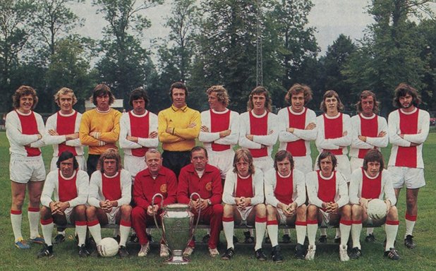 3. Аякс, 1970-1973
Футболът нямаше да е същият без Аякс от началото на 70-те. Рунис Микелс направи революция, въвеждайки тоталния футбол, а делото му бе продължено от Стефан Ковач. Неескенс, Крол и Кройф бяха движещите сили на амстердамци, които на три пъти покориха европейския връх, и то последователно. Освен това Аякс спечели 3 шампионски титли на Холандия, 3 Купи на страната и Междуконтиненталната купа