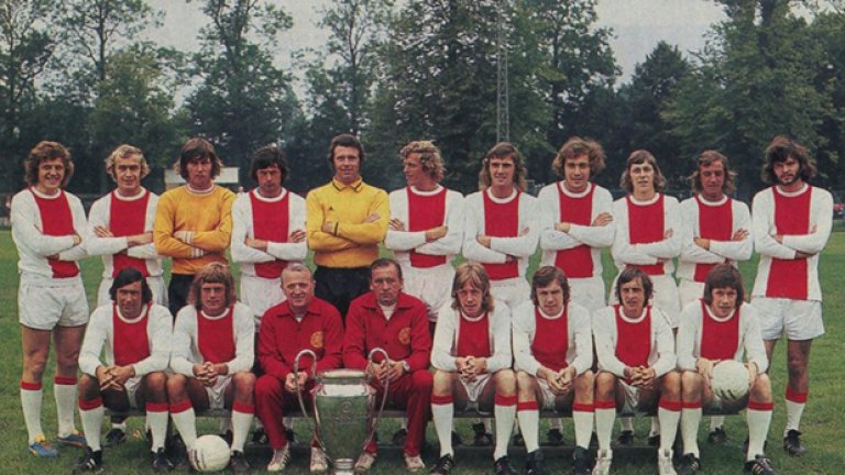 6. Аякс, 1970-1973
Футболът нямаше да е същият без Аякс от началото на 70-те. Ринус Микелс направи революция, въвеждайки тоталния футбол, а делото му бе продължено от Стефан Ковач. Неескенс, Крол и Кройф бяха движещите сили на амстердамци, които на три пъти покориха европейския връх, и то последователно. Освен това Аякс спечели 3 шампионски титли на Холандия, 3 Купи на страната и Междуконтиненталната купа.