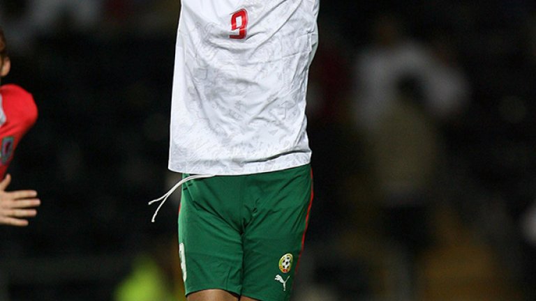 Рекордьорът по голове за България тръгна в националния с попадение срещу великия Петер Шмайхел.