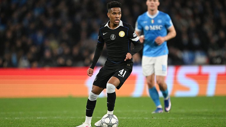 "Естевао преживява труден период"