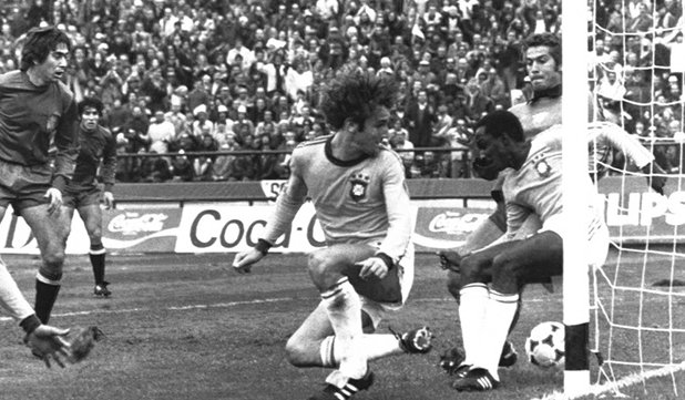 8. 3-то място, Аржентина, 1978
На територията на врага нещата не започват добре за бразилците, които правят два равни и побеждават трудно Австрия с 1:0. Следват победи над Перу и Полша и 0:0 с домакините, което праща "селесао" в битката за 3-то място, където е победена Италия с 2:1.