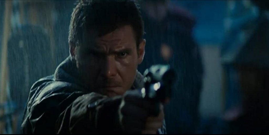 4. Blade Runner / "Блейд Рънър" (1982 г.)
Първият филм, който полага основите на "киберпънка" като поджанр на научната фантастика в киното, "Блейд рънър" изследва дълбините на това какво прави хората хора. И могат ли андроидите да придобият истински живот.
Ридли Скот тук бетонира името си като майстор в научната фантастика, а Харисън Форд е просто великолепен като ловеца на избягали андроиди Рик Декард.