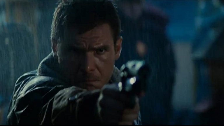 4. Blade Runner / "Блейд Рънър" (1982 г.) 
Първият филм, който полага основите на "киберпънка" като поджанр на научната фантастика в киното, "Блейд рънър" изследва дълбините на това какво прави хората хора. И могат ли андроидите да придобият истински живот. 
Ридли Скот тук бетонира името си като майстор в научната фантастика, а Харисън Форд е просто великолепен като ловеца на избягали андроиди Рик Декард.