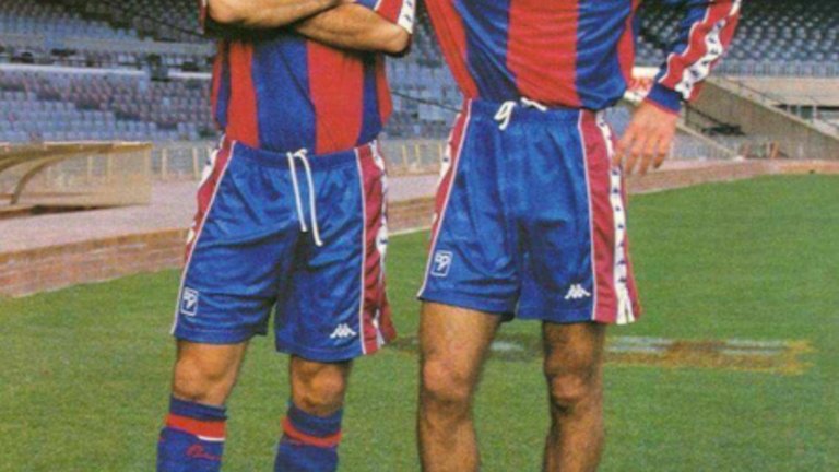 Двама футболни гиганти! Христо Стоичков и Джосеп Гуардиола.
