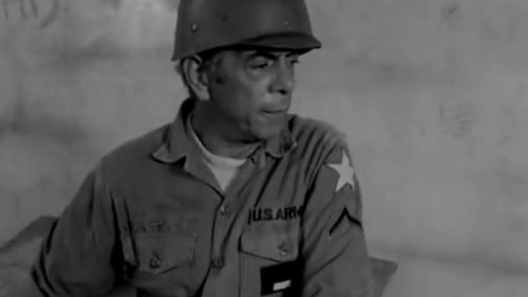 8. The Noah / Ной
Реж. Даниел Бурла, 1975 г.
Актьорът Робърт Щраус играе последния човек на Земята. Неговият герой е войник, който е оцелял след ядрена война. Утеха намира в разговорите с въображаеми хора, които чуваме като гласове, докато илюзиите и параноята му стават все по-мащабни. За съжаление, филмът не е така силен, колкото някои от другите споменати заглавия, но е любопитен експеримент, далеч преди подобни филми да зачестят както днес.