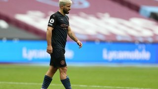 "Само Бог знае кой номер са шортите на Агуеро, много е натежал"