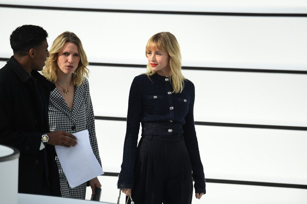 Да си добре облечена е признак на възпитаниеКакто неведнъж е споделяла, Шанел не разбира жените, които излизат твърде неглиже облечени от дома си. За нея да си добре облечена е най-вече признак на възпитание към околните. "Бъдете възможно най-красиви", съветва тя.