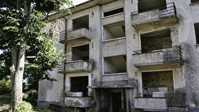 В тези зловещи постройки някога са живели семействата на военните.