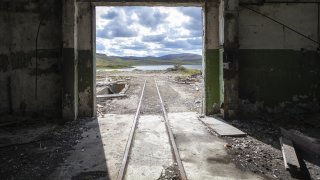 Колският свръхдълбок сондаж прониква на над 12 км в кората на планетата, но днес тъне в разруха