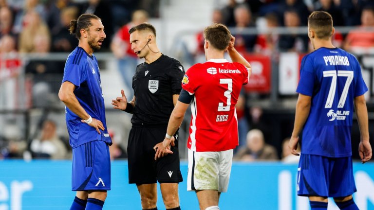 АЗ Алкмаар приключи Левски за пет минути