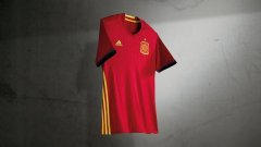 Винтидж дизайнът и традиционният за Испания червен цвят връщат отбора към корените му. 