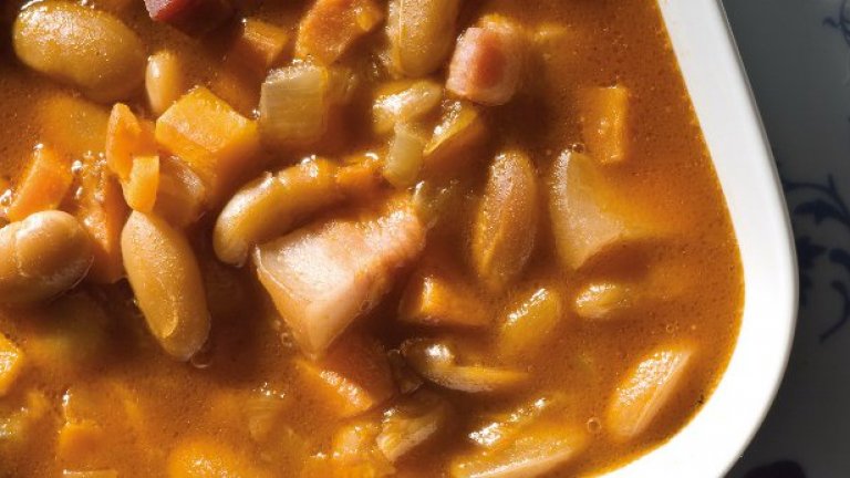 Аржентинска бобена супа, която е едновременно нестандартна, но и близка до българския вкус