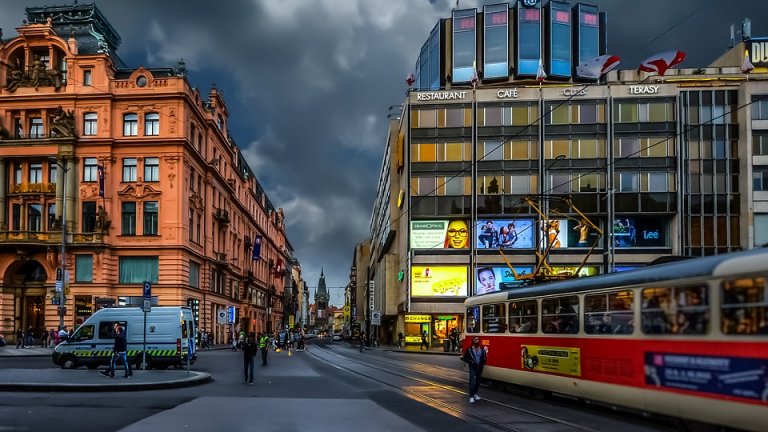 Икономическата криза се разраства, но цените на жилищата растат