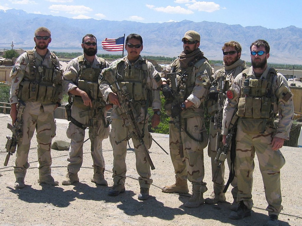 982px-Navy_SEALs_in_Afghanistan_prior_to_Red_Wing