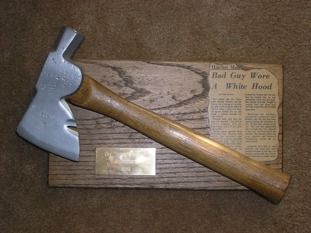 1024px-Bunnyman_Hatchet