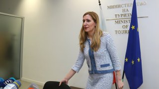 За сектора допълнително са отделени 50 млн. лева по линия на специалната програма, свързана с наемане на регистрирани безработни в бюрата по труда, обяви Ангелкова