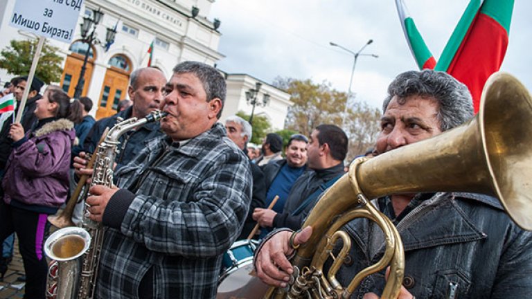 Две - в едно