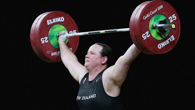 През 1998 г., докато се състезава като мъж, тогава под името Гавин, Хъбард вдига 305 кг. Около 20 години по-късно, вече като транссексуална жена, не е далече от постижението си – 280 кг, въпреки времето и редуцирането на тестостерона в системата й.