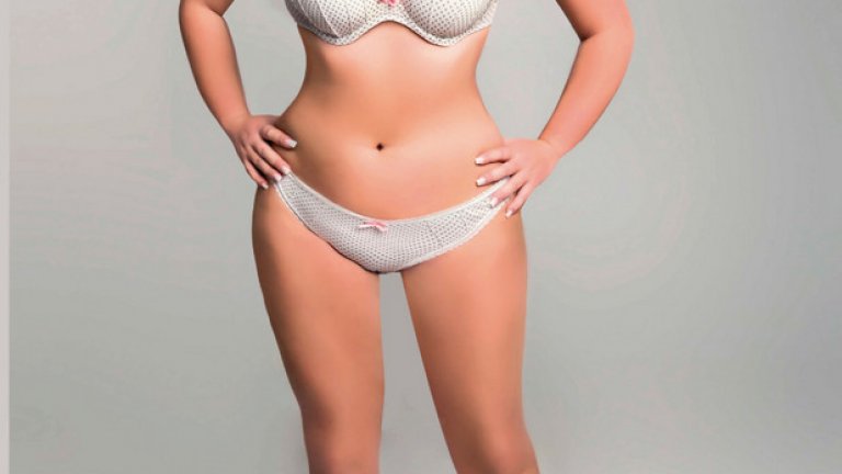 Американката е видимо отслабнала, включително и в бюста, въпреки това извивките са запазени. Порите на тялото са напълно заличени.