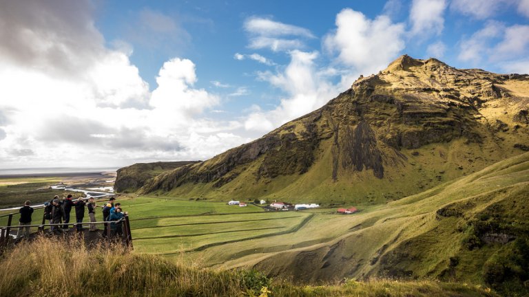 Исландия приема чужденци с отворени обятия и има какво да предложи