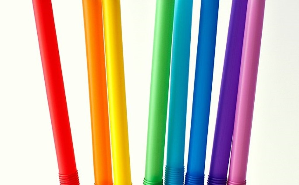 682px-Eight_drinking_straws_(4273846588)