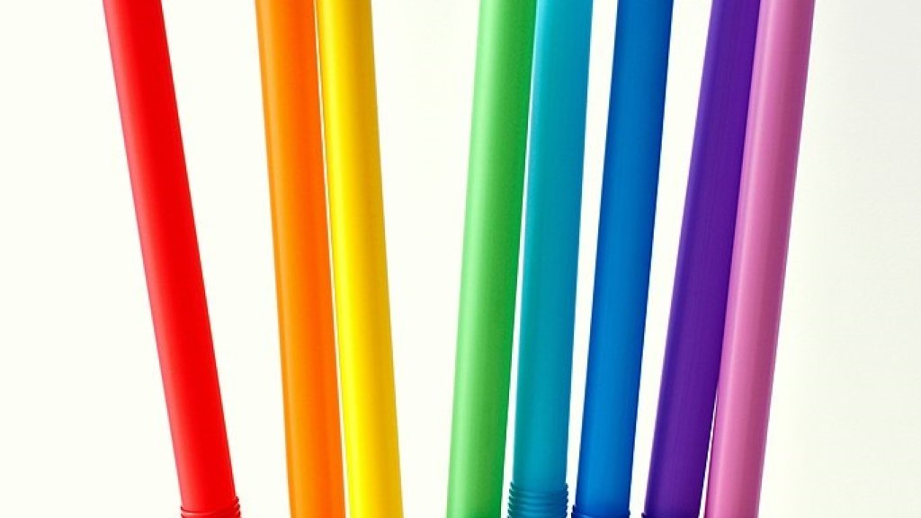 682px-Eight_drinking_straws_(4273846588)