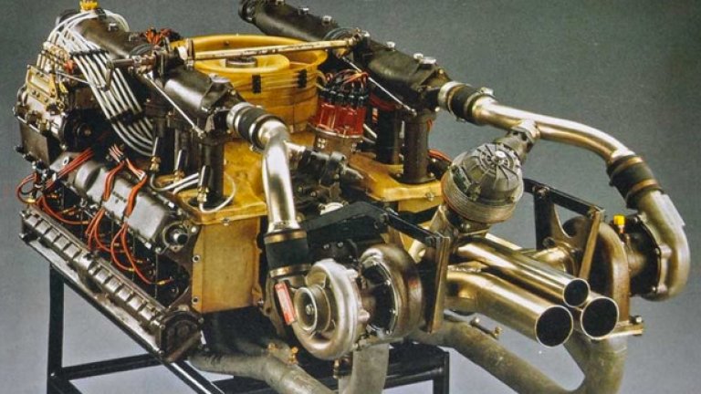 12-цилиндровият мотор на 917 за Can-Am с две турбини и мощност над 1500 конски сили