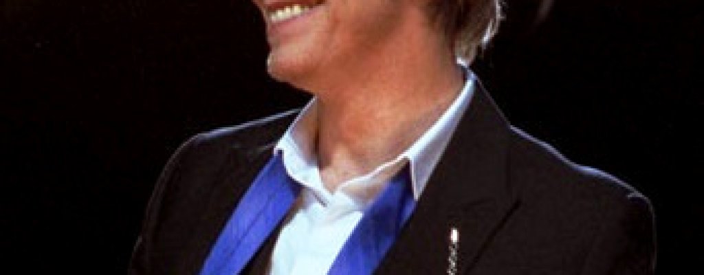 David-Bowie_Chicago_2002-08-08_photoby_Adam-Bielawski-cropped
