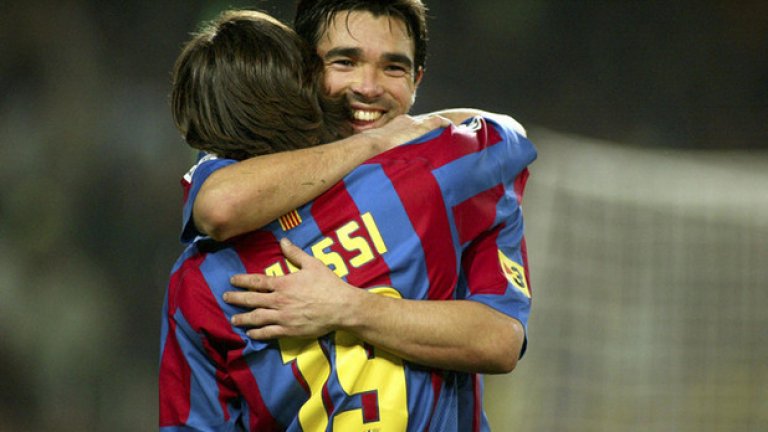 Натурализираният бразилец прекара и 4 години в Барселона, където бе рамо до рамо с Меси. Неотдавна Деко отговори на въпроса кой е по-добър от двамата - Роналдо или Меси, отговаряйки Роналдиньо.