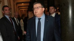 Със 165 гласа "За" депутатите одобриха бившият главен прокурор Цацаров