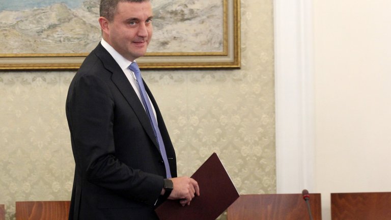 Финансовият министър не е нарушил закона, според Комисията на Пламен Георгиев
