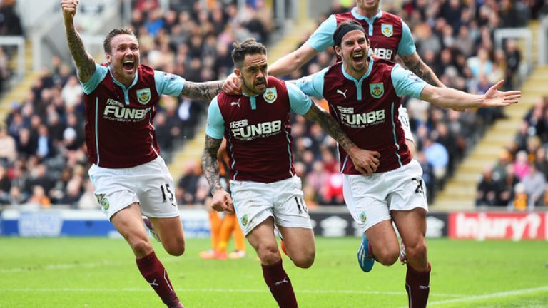 Толкова радост, напразно. Бърнли лудее след гола за 1:0 като гост на Хъл, но след мача стана ясно, че конкурентите бият и тимът изпада.