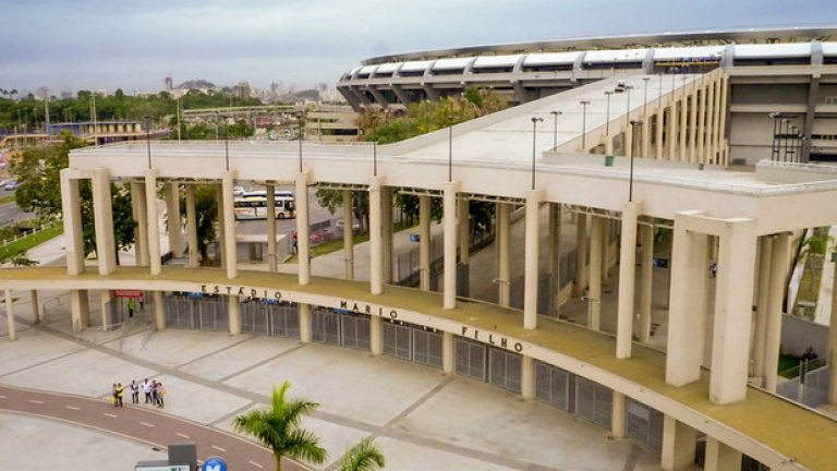Входът към стадион "Марио Фильо", както е оригиналното име на бразилския футболен храм. Кръстен е на журналист, който е оказал огромна подкрепа и е бил един от активистите да се построи национален стадион преди 69 години.