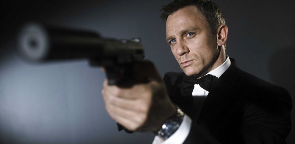 “Джеймс Бонд” - първи филм през 1962 г.

Подобно на другата британска икона - “Доктор Кой”, историята за легендарния Бонд позволява да бъде използван нов актьор за главната роля, когато е необходимо. Това е и основна причина цялата поредица да върви на голям екран и да се обновява непрекъснато вече цели шест десетилетия. 

С кодовото име 007, агентът на МИ-6 се е появявал в цели 27 филма, представен от блестящи актьори като Даниъл Крейг, Шон Конъри, Пиърс Броснан и Роджър Мур.

Поредицата е уникална, защото винаги намира начин да се преоткрие през различните мисии на тайния агент и така всяко ново поколение може да открие “своя” Бонд.