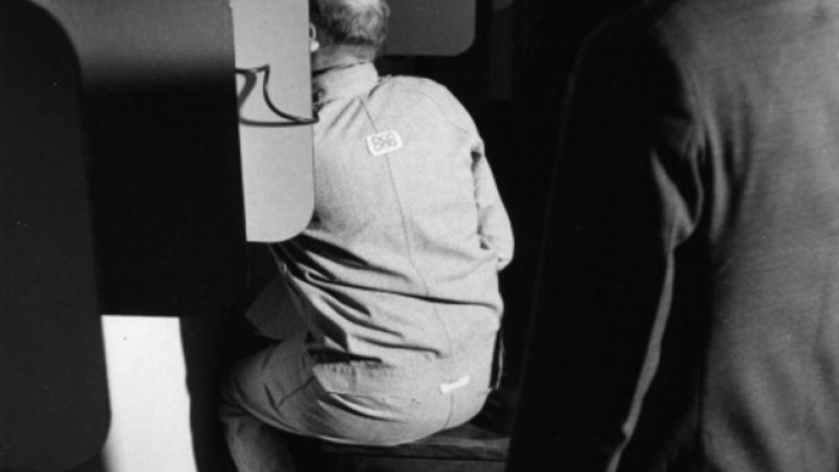 Затворник от Алкатраз се обажда по телефона, 50-те години