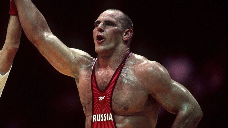 "Учат ги само как да мешат водка с бира" - великият Карелин се пробва в ММА, а сега го плюе