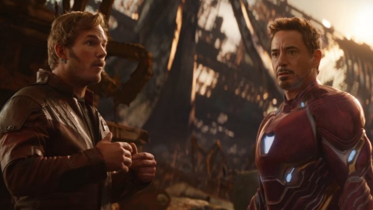 Отмъстителите: Война без край / Avengers: Infinity War 
Всички любими супергерои на Marvel се събират в един епичен филм, за да се сблъскат с Танос - злодеят от "Пазителите на Галактиката", който търси камъните на безкрайността. Дори да не се фенове на екшън-фентъзитата, заслужава си да гледате "Отмъстителите" заради мащабния му заряд.