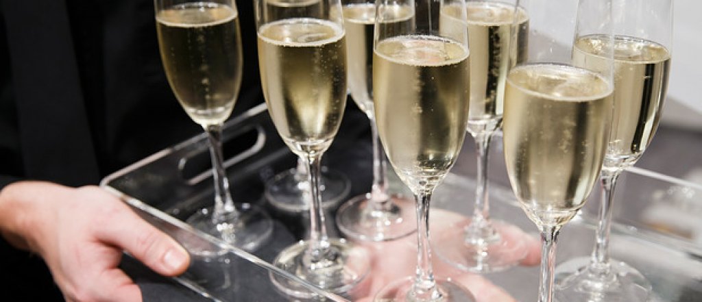 Джеймс Мадисън, Джеймс Монро, Джон Тайлър, Джеймс Полк и Юлисис Грант са били любители на доброто скъпо шампанско.