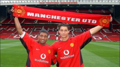 Клеберсон бе купен от Атлетико Паранензе за 8,6 милиона евро през лятото на 2003 година - когато Юнайтед плати 19 млн. евро на Спортинг Лисабон за Кристиано Роналдо. Двамата бяха представени заедно, но кариерите им се развиха по противоположен начин.