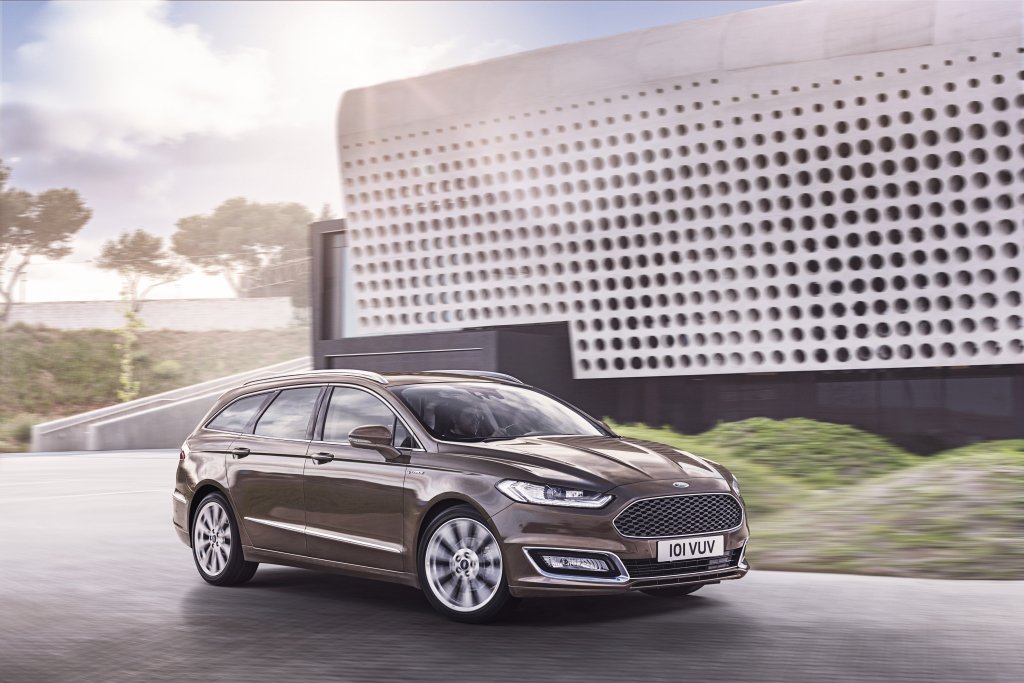 Ford Mondeo Vignale е оборудван с мощни двигатели