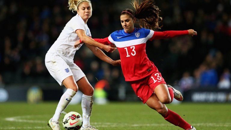 Алекс Морган – едно от най-известните имена в женския футбол също носи фаталния №13. Морган е световна и олимпийска шампионка със САЩ, а през 2017-а триумфира и в Шампионската лига, като игра под наем в тима на Лион. Американката обаче се контузи още в първите 25 минути на финала и трябваше да гледа съотборничките си как печелят трофея след изпълнение на дузпи срещу ПСЖ. В Лион Морган носеше не 13, а 31.