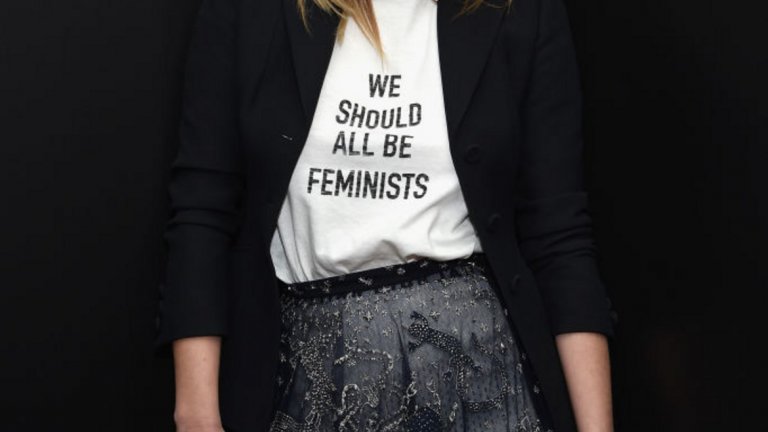 Политически тениски
Модата отдавна използва скромните тениски като политическо платно, а това десетилетие определено имаше предостатъчно поводи за протести.