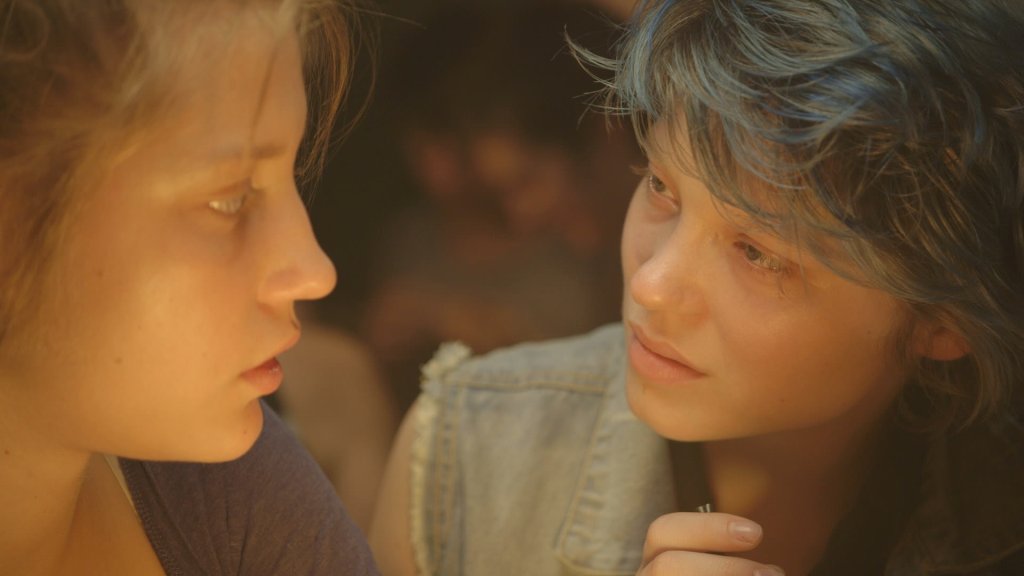 \"Синьото е най-топлият цвят\" (Blue Is the Warmest Color, 2013) 
Да живее европейското кино! Това е едно от най-добрите заглавия от началото на десетилетието. Някои критици го нарекоха \"най-добрият филм за любов правен някога\" Филмът на Абделатиф