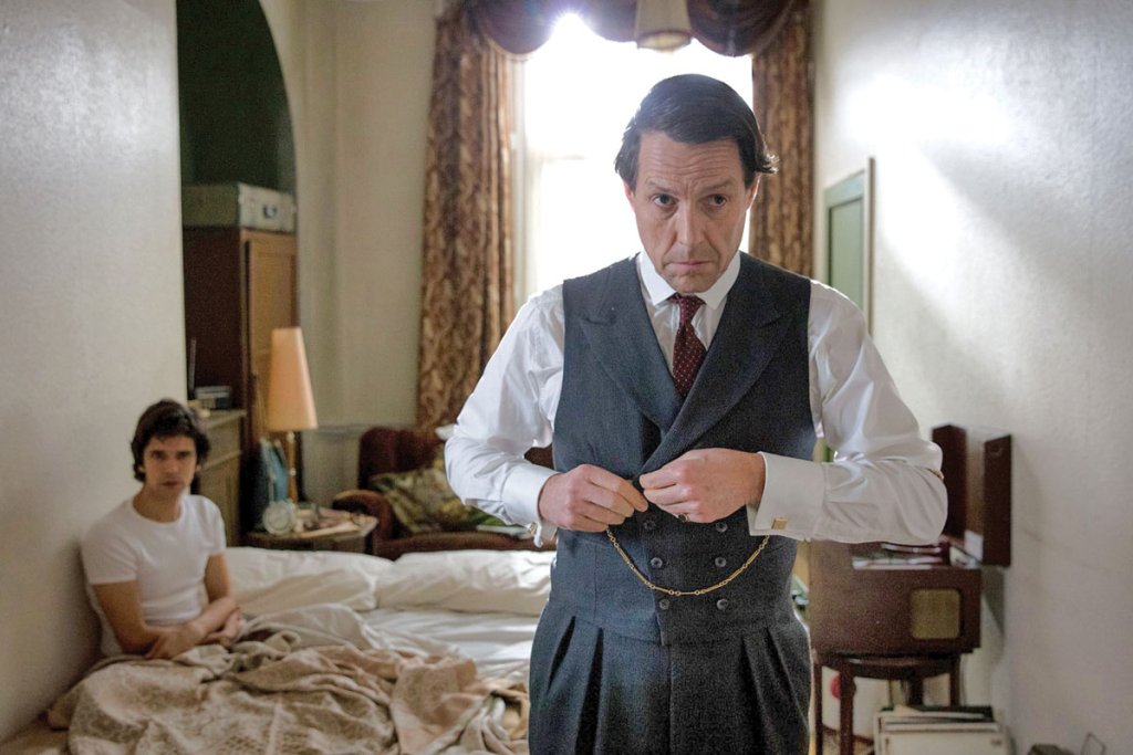\"A Very English Scandal\" (HBO)
„Един много английски скандал“ разказва истинската история на първия британски политик, съден за заговор за убийство. В краят на шейсетте години на ХХ век, когато хомосексуализмът току-що е бил декриминализиран, лидер