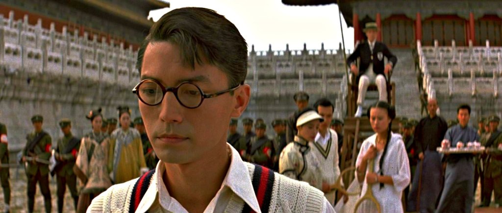\"Последният император\" (The Last Emperor, 1987)
Както подсказва заглавието, този филм разказва истинската история на последния китайски император Пи У. Филмът е независима продукция, отнема три години да се направи, но определено се отплаща на 