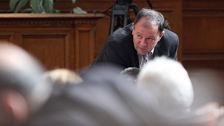 Миков ще води БСП до 2015-та година, когато изтича редовният мандат на Станишев