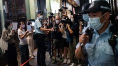 Засилено полицейско присъствие има по улиците на няколко града в страната (на снимката: протестът в Хонконг е бил един от малкото успешни в понеделник)